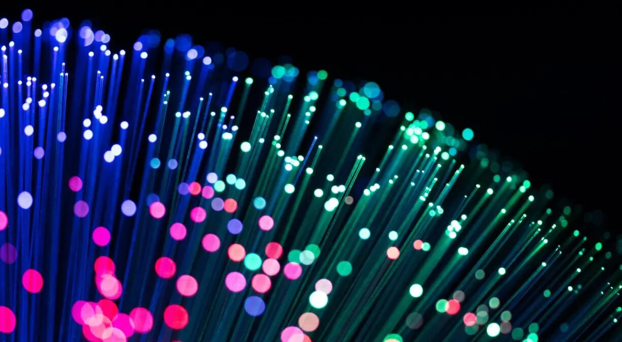 Ce nouveau partenariat vise à déployer un nouveau réseau de fibre optique touchant 5 millions de foyers actuellement non desservis par le réseau de Virgin Media O2 d'ici 2026. © Telefonica 