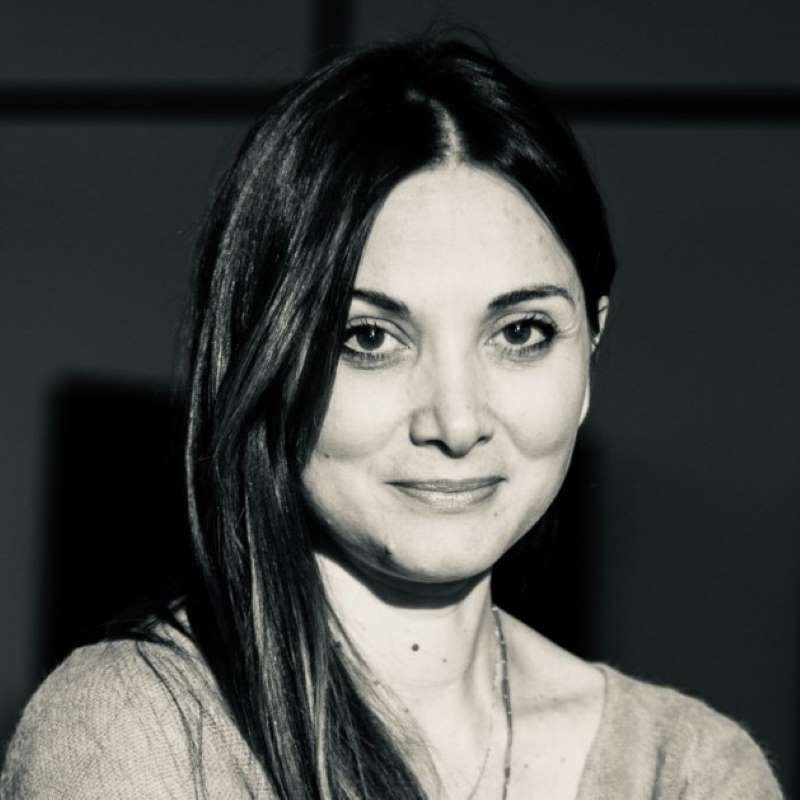 Elodie Cesaro, Ey