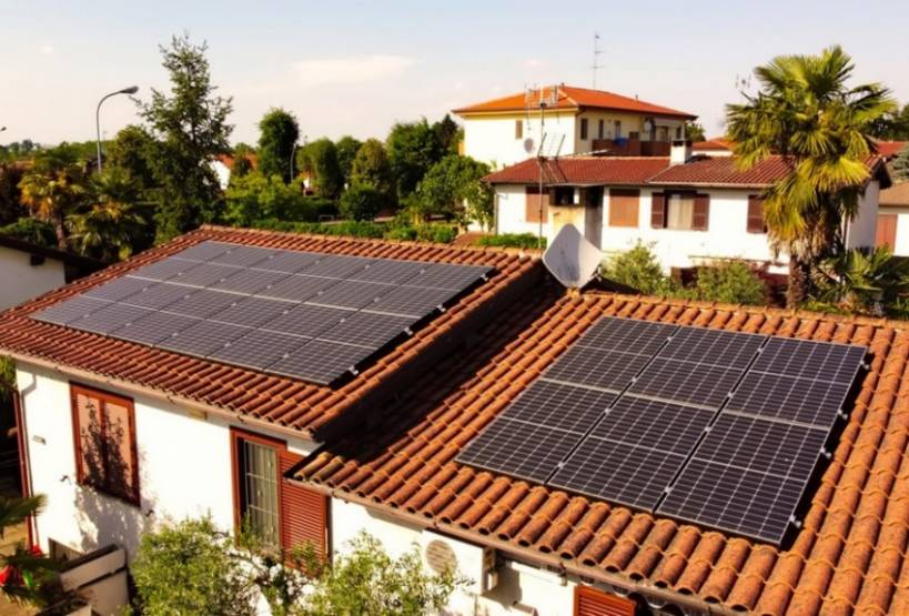 Otovo installe des solutions photovoltaïques sur toiture chez les particuliers. ©Otovo