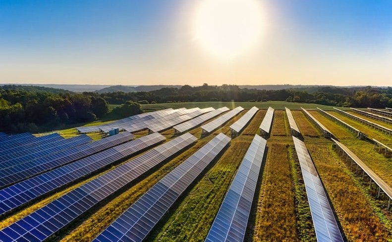 Les fonds vont permettre de financer la construction de huit parcs photovoltaïques en France métropolitaine. ©Creative Commons Licence Les fonds vont permettre de financer la construction de huit parcs photovoltaïques en France métropolitaine. ©Creative Commons Licence