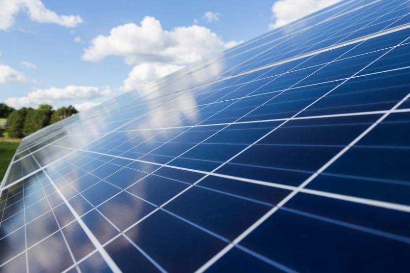 Les spécialistes du photovoltaïque cherchent de plus en plus à allier solaire et stockage.