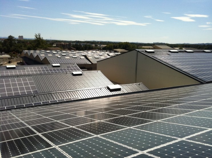 Les deux co-entreprises vont notamment développer des installations solaires sur toitures. ©Tenergie