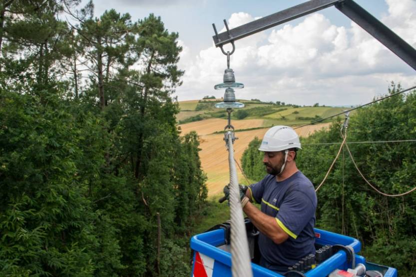 Enedis doit accélérer la modernisation de son réseau pour aider la transition énergétique du pays. © Jean-Michel Nossant / Enedis.