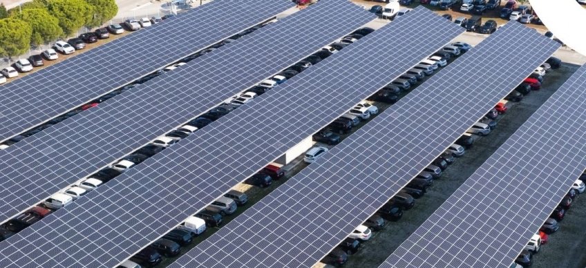 L'enveloppe vise à financer un portefeuille de projets photovoltaïques sur bâtiments, hangars agricoles et ombrières de parking. ©Solveo