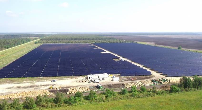 La centrale solaire de Lugos. 