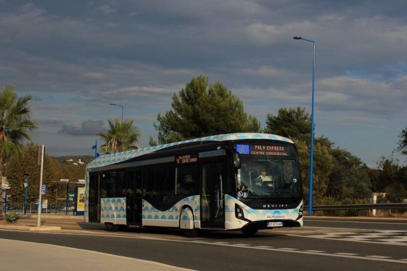 La mobilité verte est portée par l'accélération du déploiement des bus et autocars électriques.