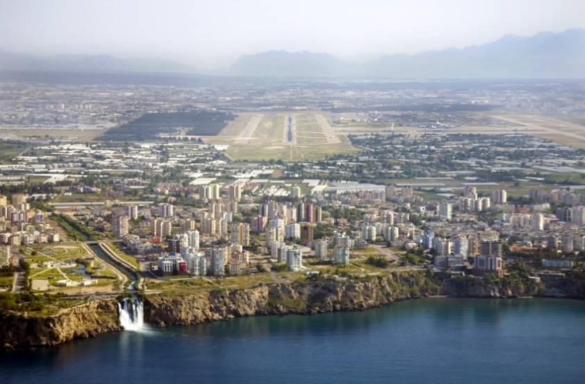 Vue Méditerranée d'Antalya Airport International, © Captairbus-EcranKarakas