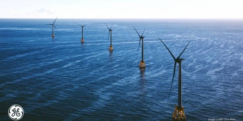 Des éoliennes implantées au large de Fécamp et Etretat. © Chris New Des éoliennes implantées au large de Fécamp et Etretat. © Chris New