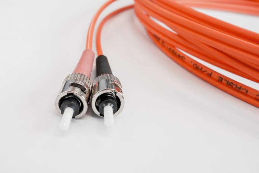 Les opérateurs veulent relier tout le territoire en fibre optique.