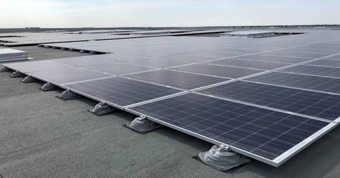 Les centrales solaires en toiture de l'entrepôt de Rexel à Cestas