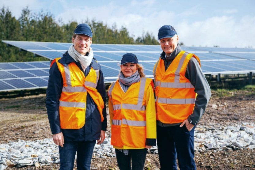 La centrale solaire de Plévin doit fournir de l'électricité à environ 4500 foyers. (Fredrik Norell, Estelle Castres, Zolan Bognar) © Alan LE BERRE / REC