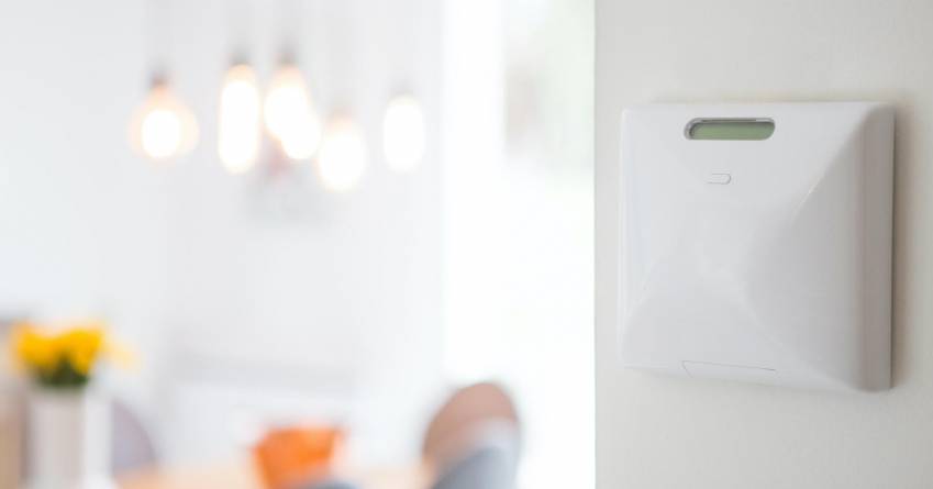 Un boîtier Voltalis installé dans un logement.
