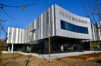 L'extérieur de l'école Alain Ducasse à Meudon. © Identifiable