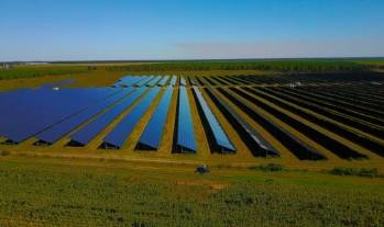 Une centrale solaire au sol. 