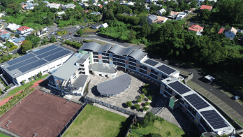 Une centrale photovoltaïque sur toiture de Corsica Sole, à La Réunion. © Corsica Sole