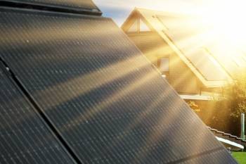 JES est l'un des spécialistes allemands de l'installation de panneaux solaires sur toitures. ©JES.Group