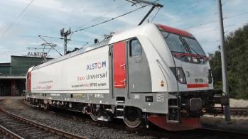 Sur le site de Kassel, en Allemagne, une locomotive Traxx Universal multi-systèmes équipée du système ERTMS ATLAS d’Alstom. ©Imke Koch/Alstom