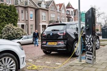 Une borne de recharge rapide électrique Allego. 