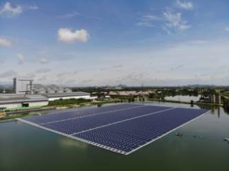 Les projets de centrales solaires flottantes se multiplient. 