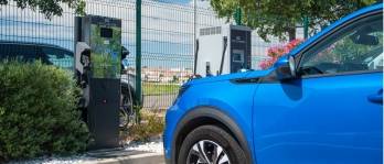 IES conçoit et fabrique une gamme de solutions de recharge pour véhicules électriques. ©IES Synergy